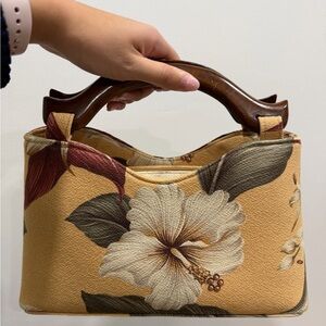 Happa Collections Handbag with Wooden Handle